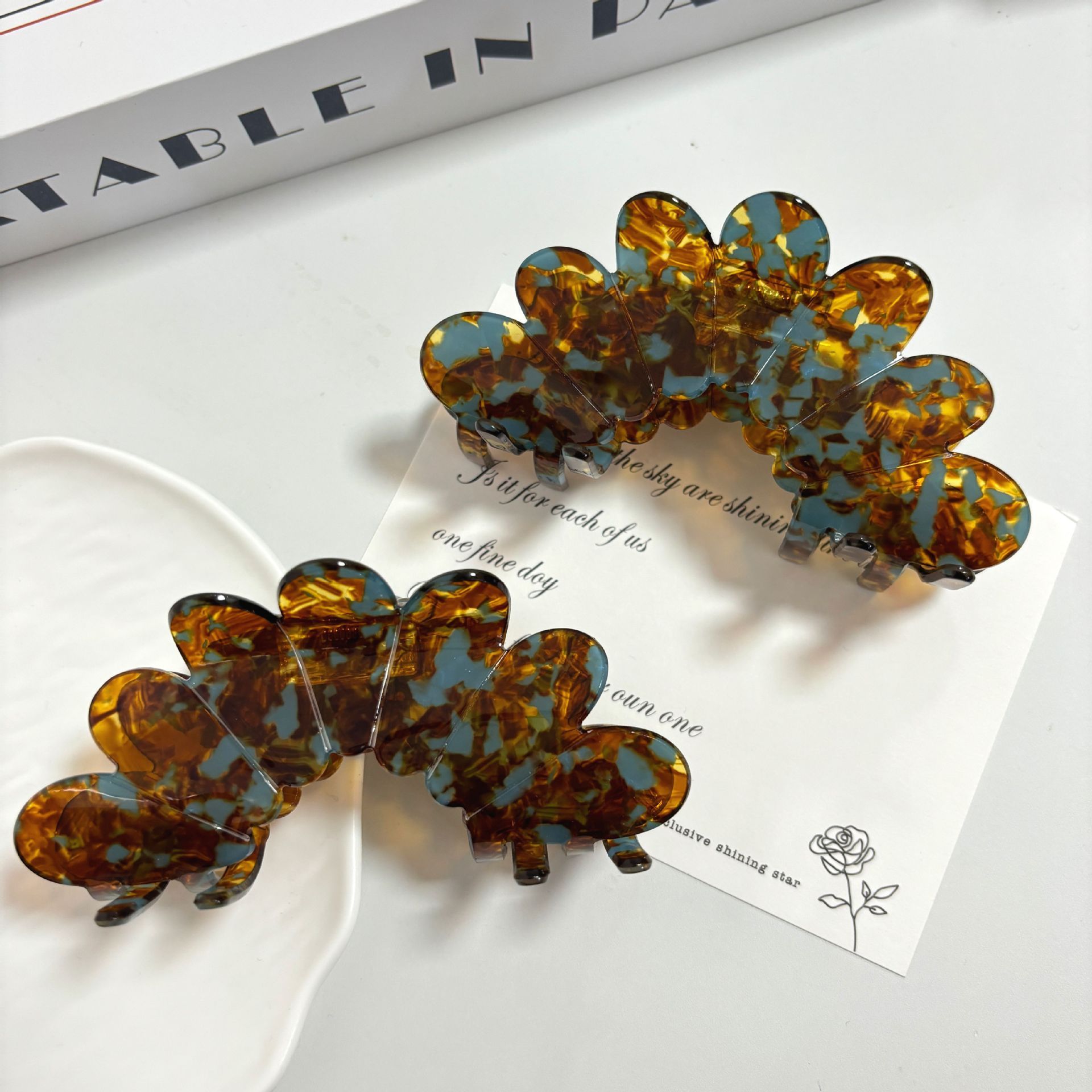 Petal Large Grip Updo Hair Accessories Hair Accessories - Image 4